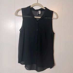 H&M sleeveless black button down